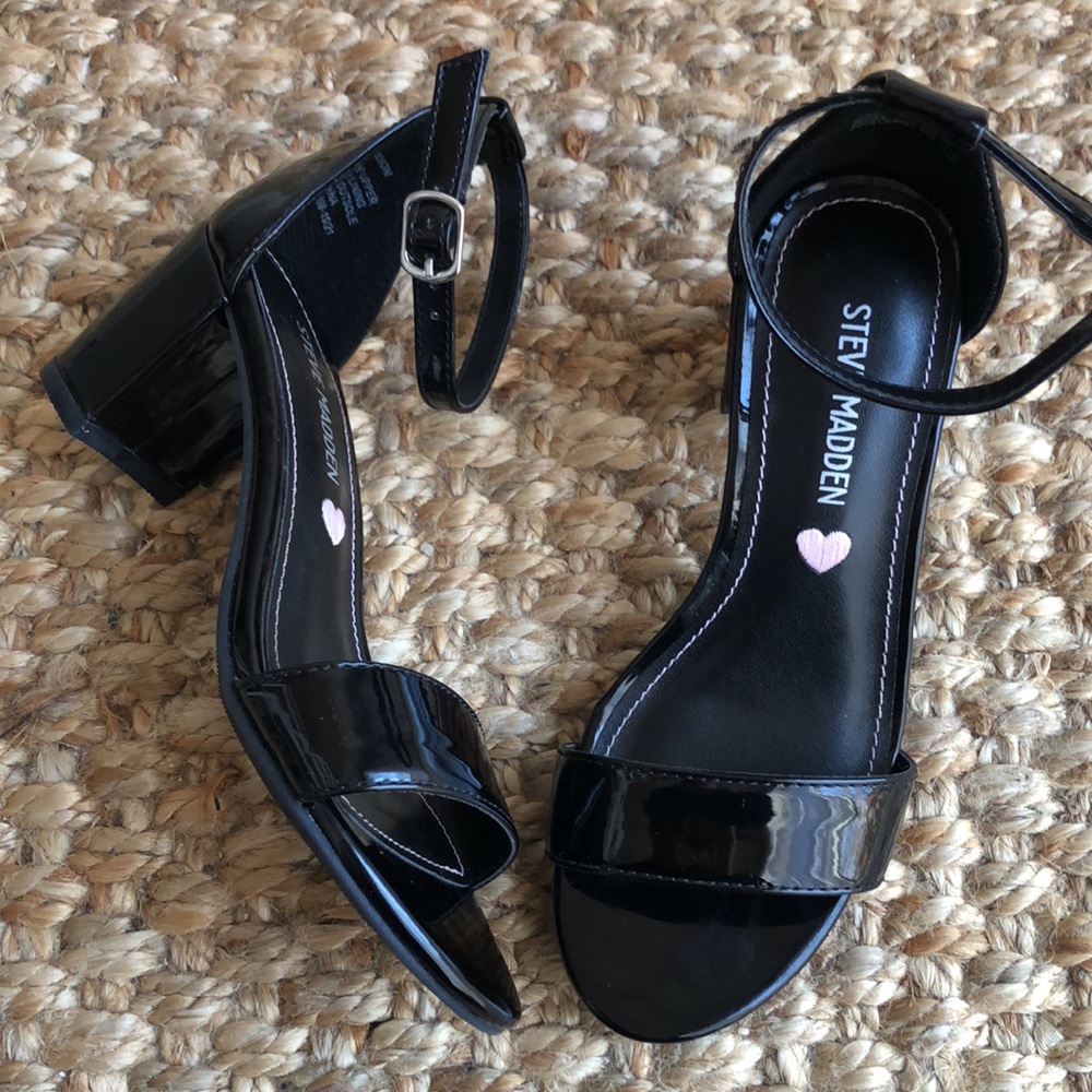 New: Steve Madden Carrson Patent Heel. Size 1